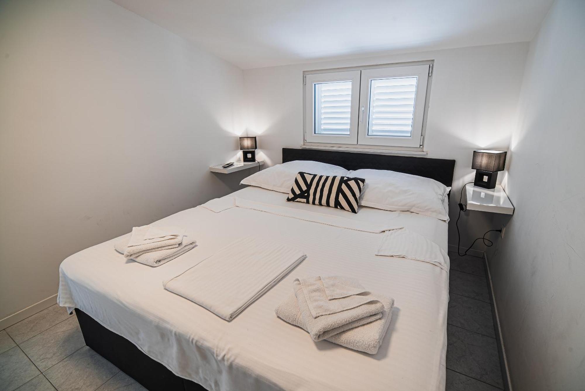 Downtown Park Apartments With Balcony Vodice Room photo